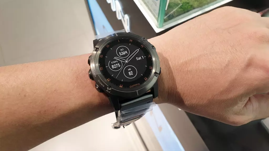 обзор линейки Garmin Fenix 5 Plus